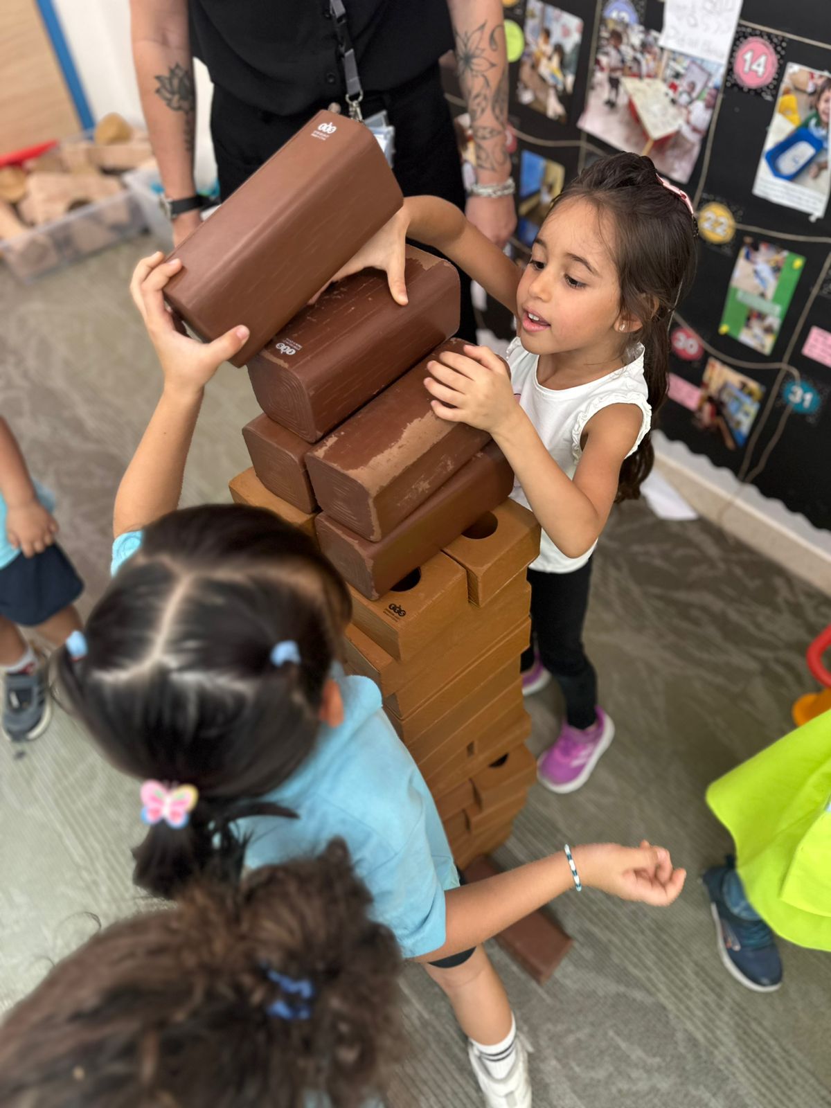 img-9 FS1 children playing together to build a tall block tower during transition day school visit